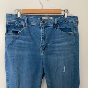 Levi’s white washed bluejeans